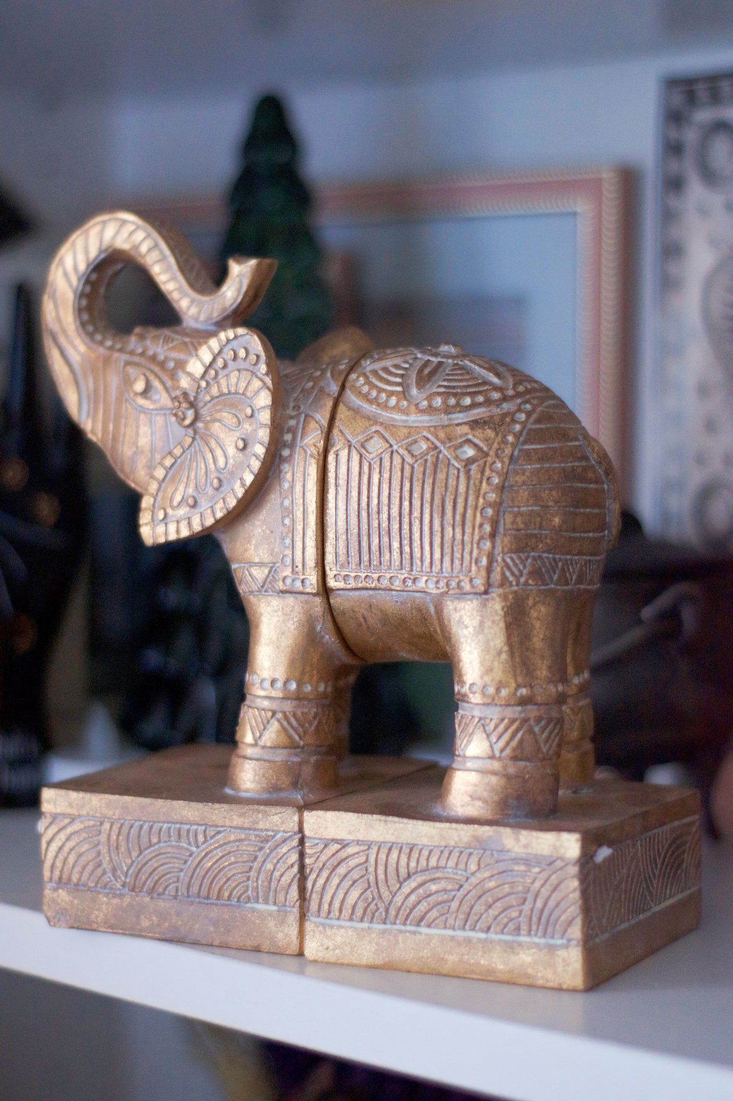 Sujeta Libros Elefante Dorado
